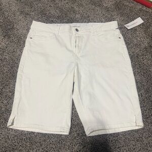 Liz Claiborne White Shorts Size 10 Mid Rise